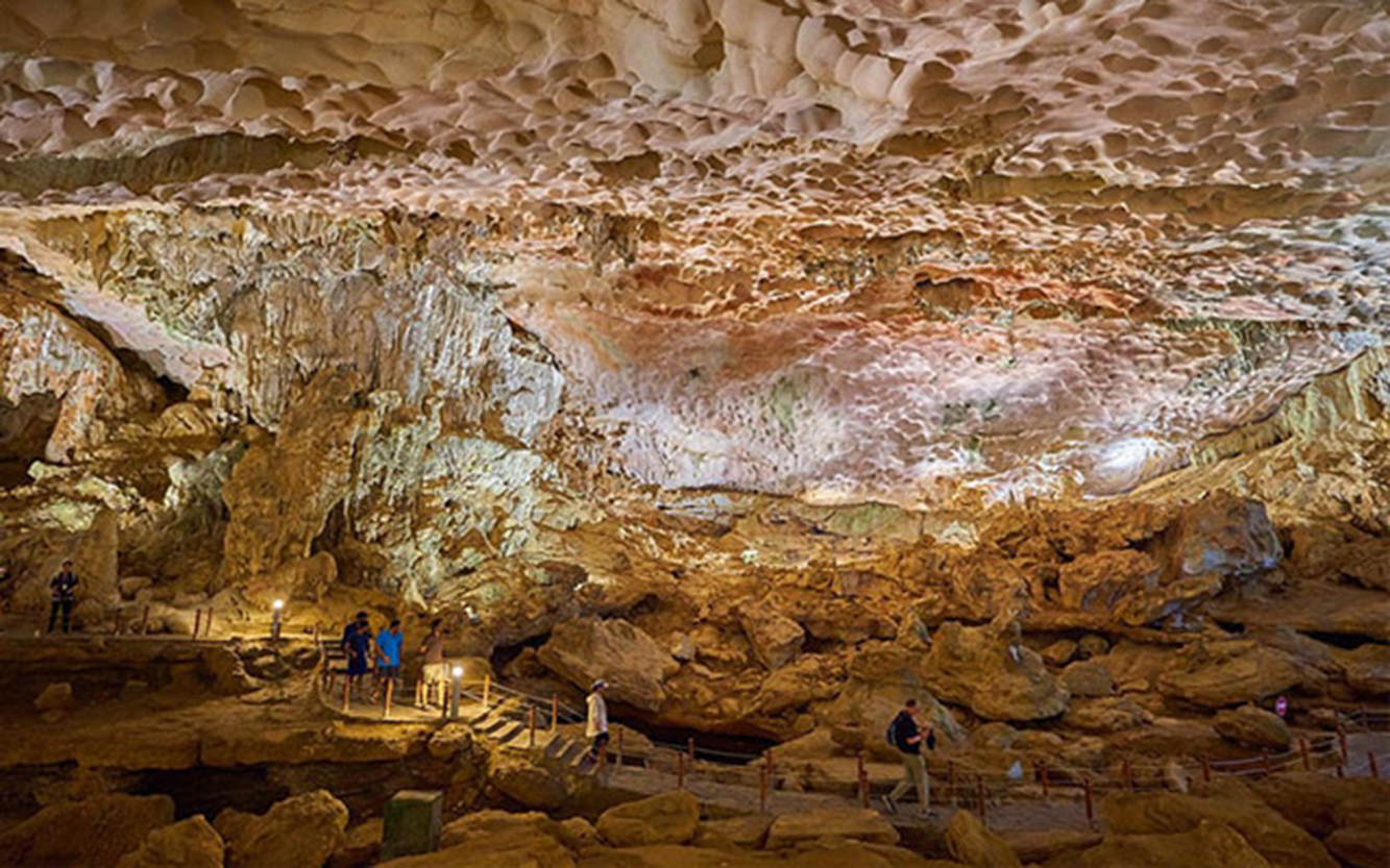 Ha Long Travel - Sung Sot Cave - SBS Transport