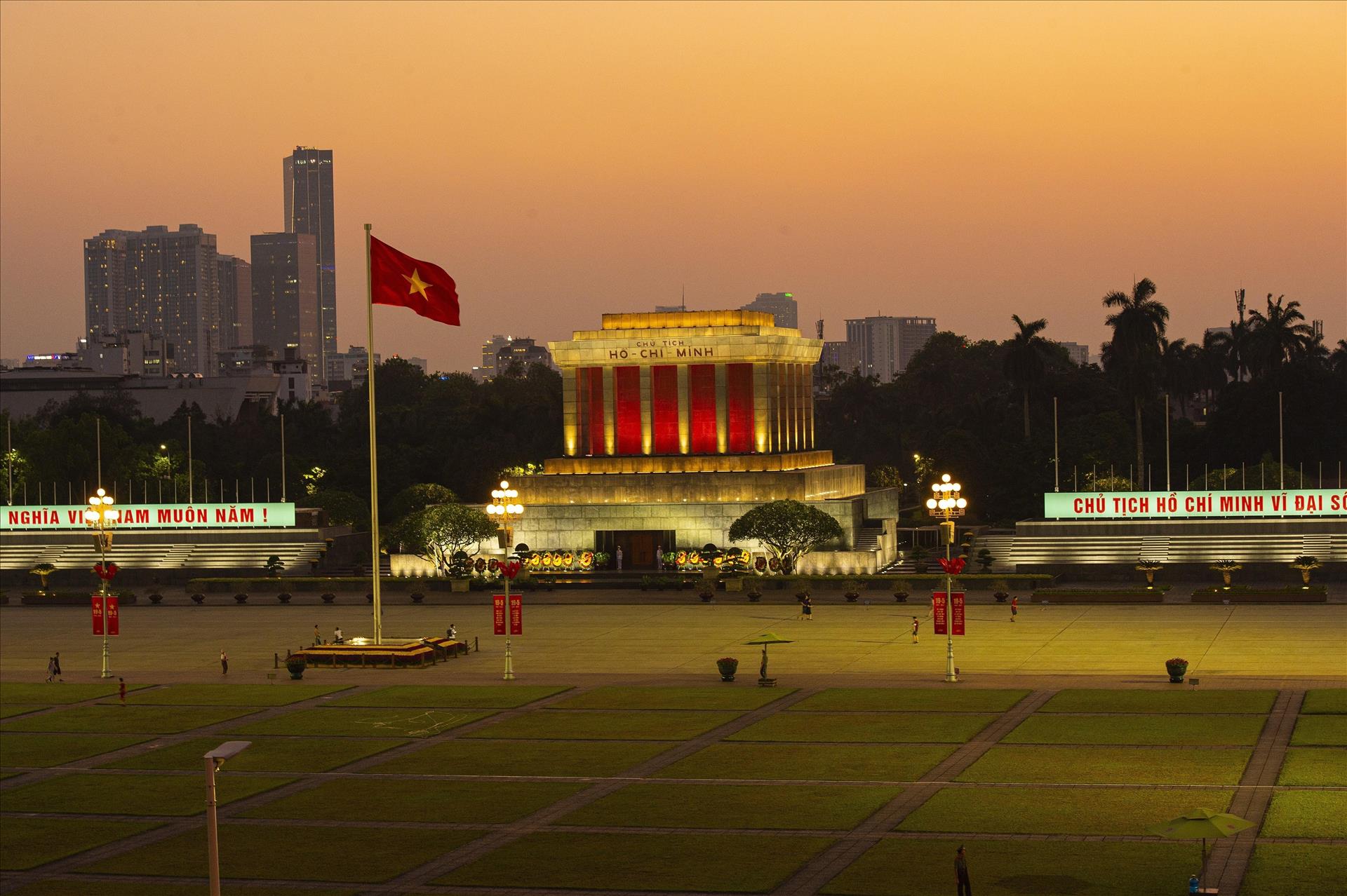 Lăng Chủ tịch Hồ Chí Minh - Cẩm nang du lịch Hà Nội - SBS Transport