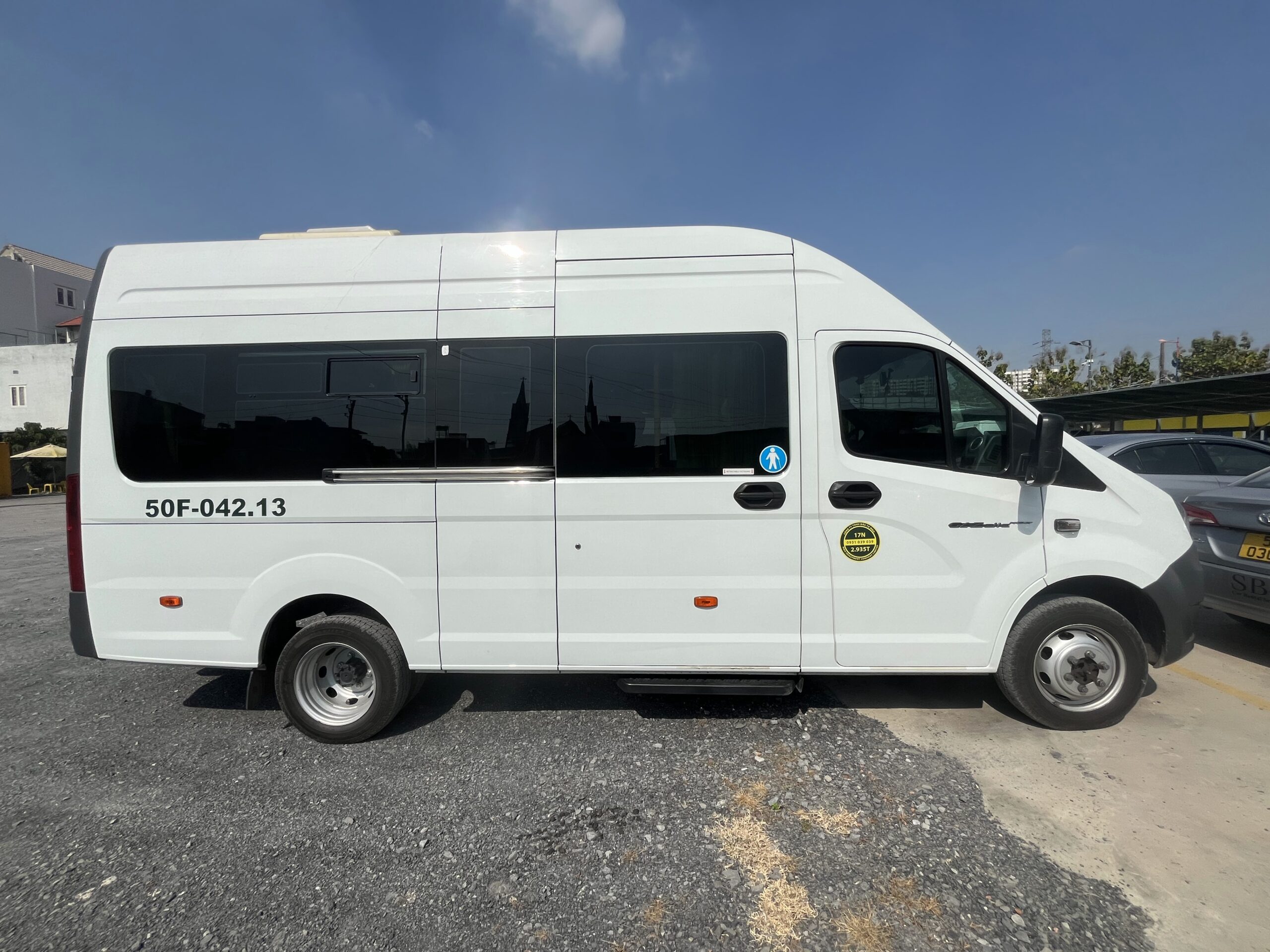 Thuê xe du lịch 16 chỗ có tài xế - SBS Transport